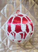Festive Red Satin Ball Christmas Tree Ornament w/ White Crocheted Cover Crochet - £8.69 GBP