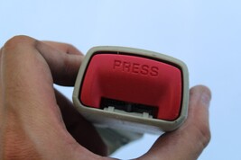 2003-2004 INFINITI G35 SEDAN REAR CENTER SEAT BELT BUCKLE K2875 image 9