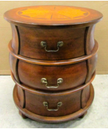 Butler Traditional Round Wooden Barrel Table in Plantation Cherry Finish - $12,715.86 MXN