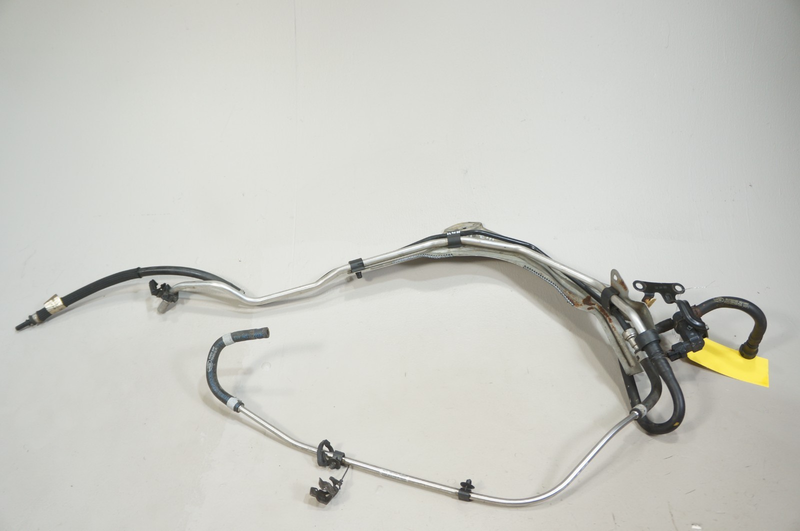 06-2009 land range rover sport L320 4.2l engine fuel rail undercariage Item image 13