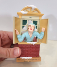 Hallmark COLLECTORS CLUB EXCLUSIVE  1997 Ornament- Away to the Window - $8.95 CAD
