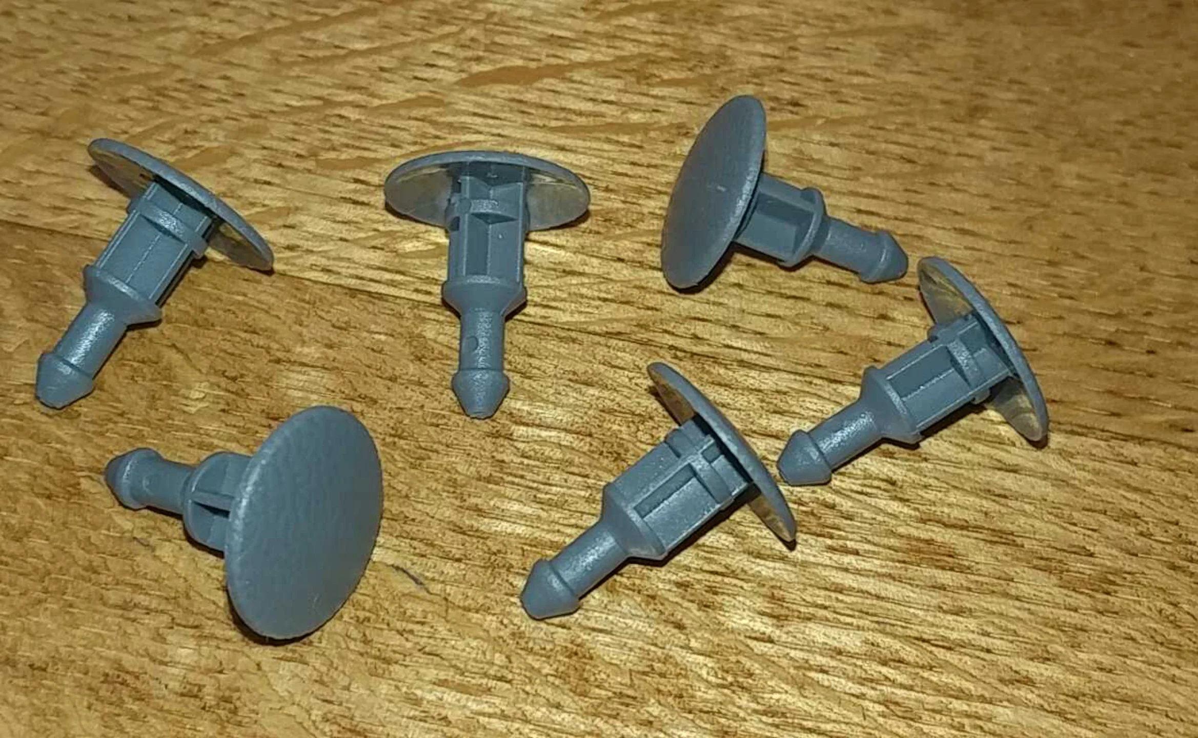 Subaru Forester 03-07 Trunk trim clip (6pcs) - $80.26 CAD