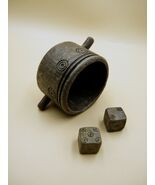 Roman dice set. Two dices and a shaker - London Museum version - resin r... - $817.89 MXN