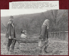Original Photo Russia Primorye Villagers Farmers Itar Tass Man Woman Child 1995 - £14.10 GBP