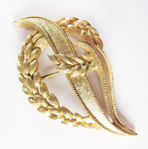 Ornate Vintage Mid-Century MCM Crown Trifari Costume Gold Pin Brooch - $29.69