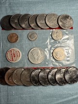 1969 US PROOF SET &amp; VARIOUS KENNEDY HALF DOLLARS. UNOPENED PLASTIC PACK ... - $465.61 MXN