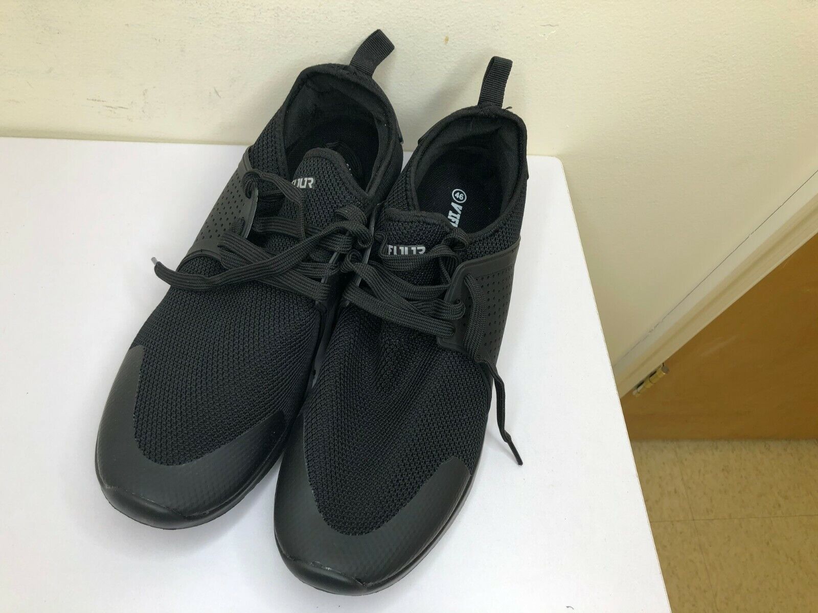 Vifuur Men&#39;s Black Sneakers Size 13 US - $15.84