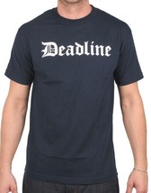 Deadline Uomo Blu Navy Ol&#39; Old English D Lettere T-Shirt Nwt - £14.78 GBP
