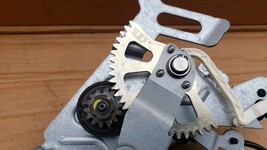 03-08 W219 Mercedes Cls500 Cls550 Power Trunk Opener Motor Actuator E55 E63 E500 image 5