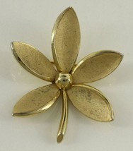 Vintage TRIFARI Costume Jewelry Brooch Pin Five Petal GOLD TONE Leaf Flower - £18.98 GBP