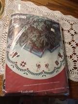 New Rare Janlynn Christmas Crewel Kit #50-625 Tree Skirt 1986 44&quot; round - $69.95