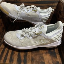 Under Armour Harper 8 Low ST Men&#39;s 13.5 Metal Baseball Cleats White/Gold... - $926.40 MXN