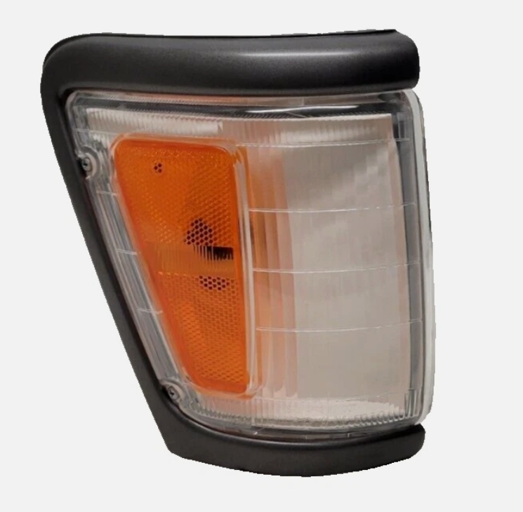 92-95 TOYOTA PICKUP PASSENGER SIDE PARK / CLEARANCE LIGHT (4WD) - $35.00
