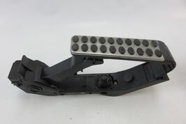 Mercedes R230 SL55 SL500 accelerator gas pedal oem 2303000104 - $46.99