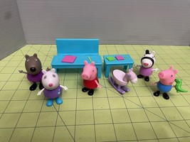 Peppa Pig School House Replacement  Furniture and Figures - $12.86