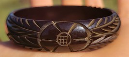 VINTAGE CHOCOLATE BROWN BAKELITE CARVED FLOWER BANGLE BRACELET 23 Grams - £46.71 GBP