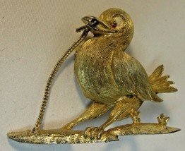 Vtg Signed Lisner Gold Tone Bird Pulling Worm on Branch Brooch Pin 1 1/2&quot; - £10.38 GBP