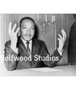 Martin Luther King Jr. Candid Photo during Conversation B&amp;W 8x10 Photo - $159.72 MXN