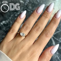 1.00 Ct Oval-Cut Moissanite Solitaire Ring in S925 Sterling Silver - $3,317.05 MXN