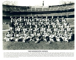 1969 MINNESOTA VIKINGS 8X10 TEAM PHOTO FOOTBALL PICTURE NFL CHAMPS B/W - $4.94