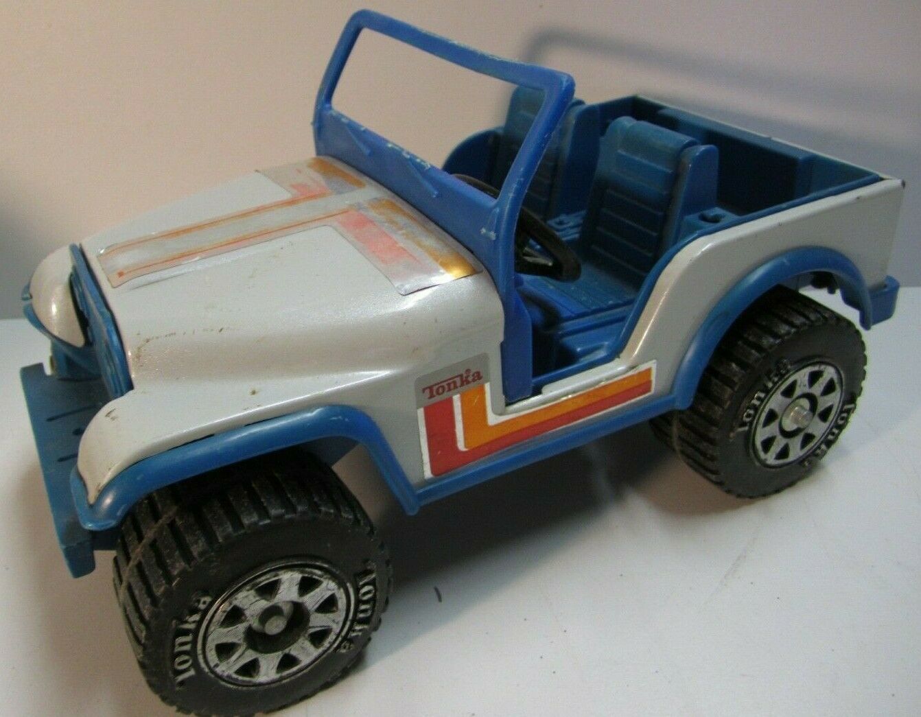 RARE 1970'S TONKA JEEP 4x4 MR-970 White & Blue PRESSED STEEL TOY TRUCK - $89.99