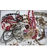 2 LBS Massively Tangled Mess of Junk Jewelry Lot VTG 2 Now All Repurpose... - $546.43 MXN