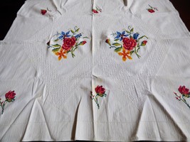 VTG White Cotton Flower Embroidery Decor Accent Dining Table Cloth 49x42 - £43.63 GBP