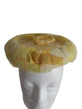 Vintage Womens Calot hat Yellow floral with bows covered with mesh - $209.64 MXN