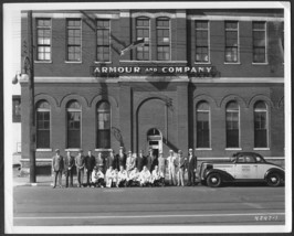 Armour Star Ham Co. Building Workers Auto &amp; Logo 8x10 Photo 1940s Kentucky - £19.78 GBP