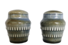 Vintage Wade Irish Porcelain blue &amp; green glaze salt &amp; pepper shaker set - £15.71 GBP