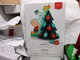 Hallmark &quot;Paper Wonder Honeycomb- Peanuts Countdown Christmas Centerpiec... - $370.72 MXN