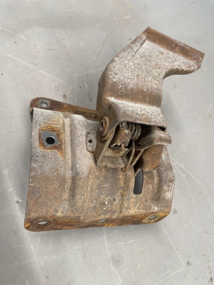 1970 Chevy Impala Caprice HOOD RELEASE Latch catch ‘70 Grille Belair OEM - $46.33