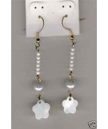 HANDCRAFTED Mother Of Pearl Flower Earrings NEW - £7.94 GBP