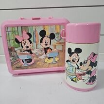 VTG Mickey &amp; Minnie Lunch Box W/ Thermos Aladdin Pink School Passing A N... - $309.51 MXN