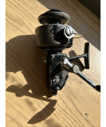 VINTAGE BERKLEY 830 SPINNING REEL - $17.10
