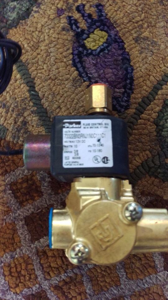 NEW Parker 3-Way Solenoid Fluid Control Valve 3/8&quot;  pn#- 73322BN3RNJ1N0C... - $113.22