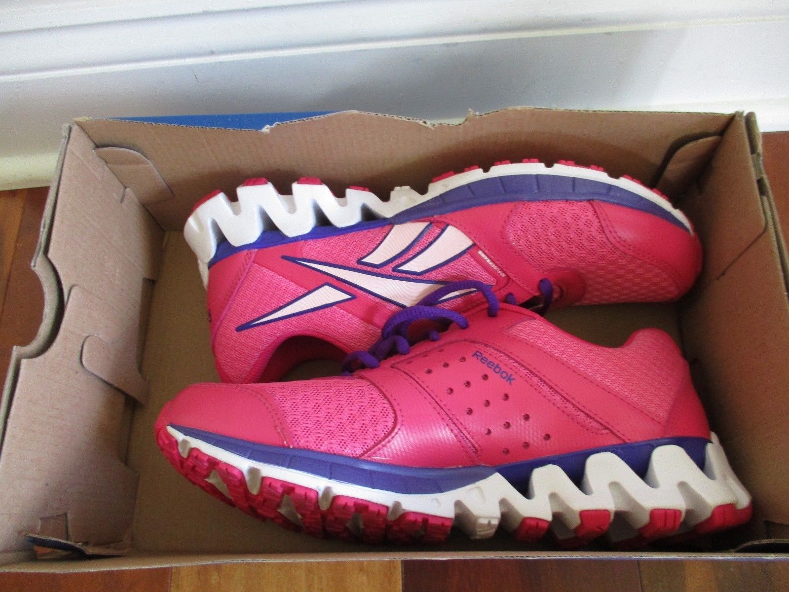 Primary image for BNIB Reebok ZigKick Alpha Running Shoe, big girl/junior, size 5, Pink/violet/wht