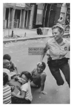 New York Police Officer Playing Duck Duck Goose With Kids 1970s 4X6 B&amp;W Photo - £6.27 GBP