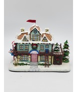 Hawthorne Village Rudolphs Christmas Town Elf Dormitory VTG 2003 - $1,288.33 MXN