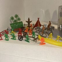 MARX VINTAGE HORSES, COWBOYS AND INDIANS Teepee, Canoe, Totem Pole E3 - $29.65