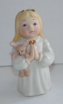 Lenox Figurine  Girl Praying and Holding a Doll  Gold Trimmed - $147.62 MXN