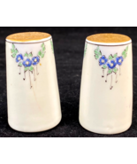 Vintage Salt &amp; Pepper Shakers - Floral - 2&quot; - Artist Signed - $184.07 MXN