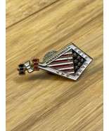 Vintage Gold Club Independence Day Kite Lapel Pin Pinback USA Patriotic KG - $12.50 CAD