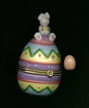 BUNNY RABBIT ON TOP OF EGG HINGED BOX - £8.64 GBP