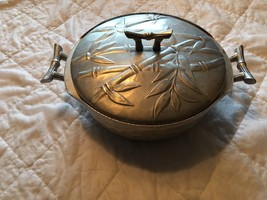 EVERLAST   8 in Forge aluminum baking pan w lid &amp; handles raised bamboo ... - $11.02