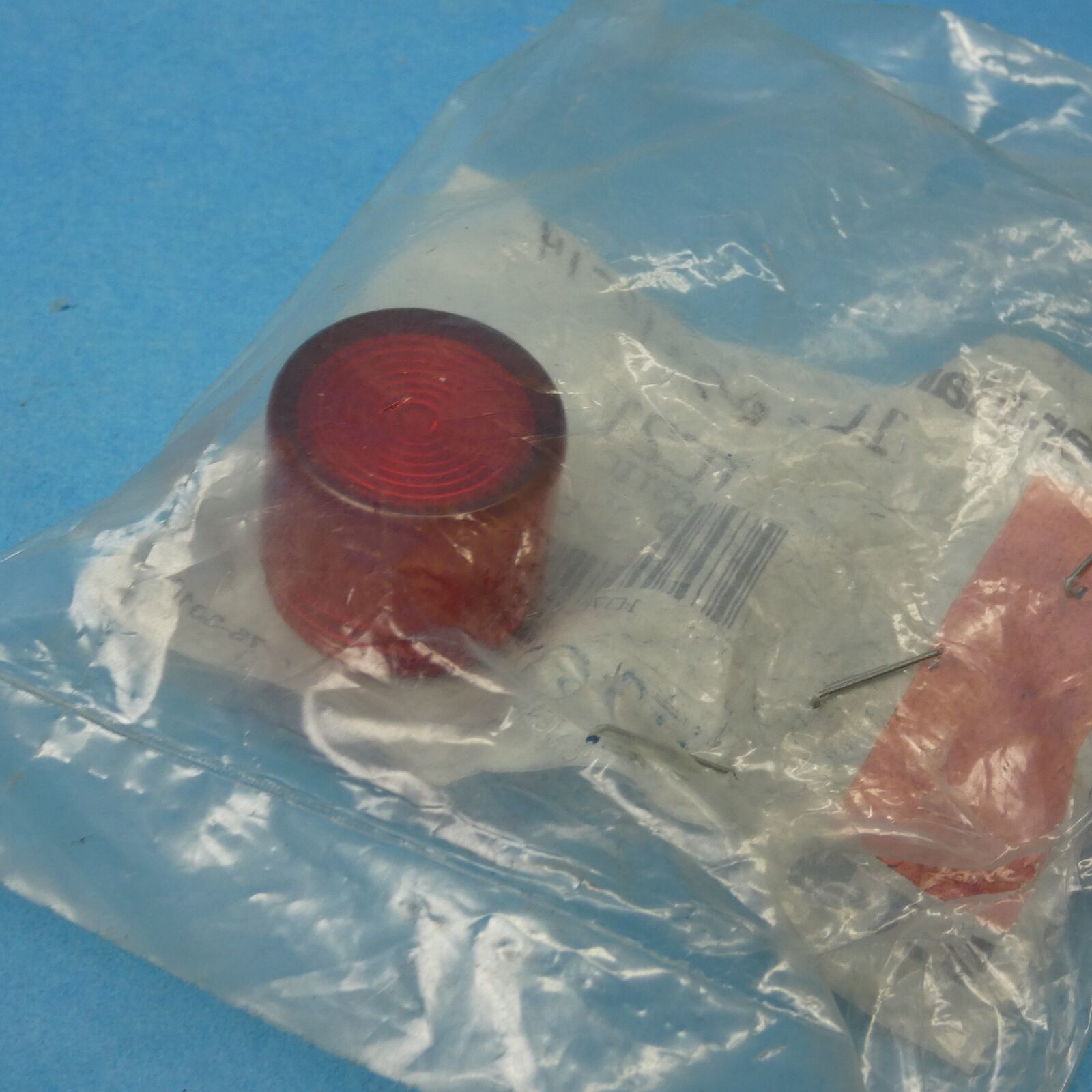 Cutler Hammer 10250TC21 Illuminated Pushbutton PresTest Lens Red Plastic Item image 2