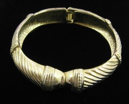 Clamper Bracelet Vintage Goldtone Diagonal Lines Spring Hinged Clamp Bangle - £10.26 GBP