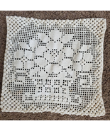 Vintage Hand Crochet Table Vanity Doily 14x14 Inch - €11,37 EUR