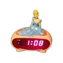 Vintage 90s Disney Cinderella Pink Digital Alarm Clock Tested and Working - $257.81 MXN