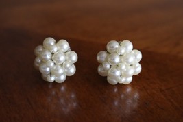 VTG Hong Kong Clip On Earrings Cream Faux Pearl Bead Cluster Signed Butt... - $178.32 MXN